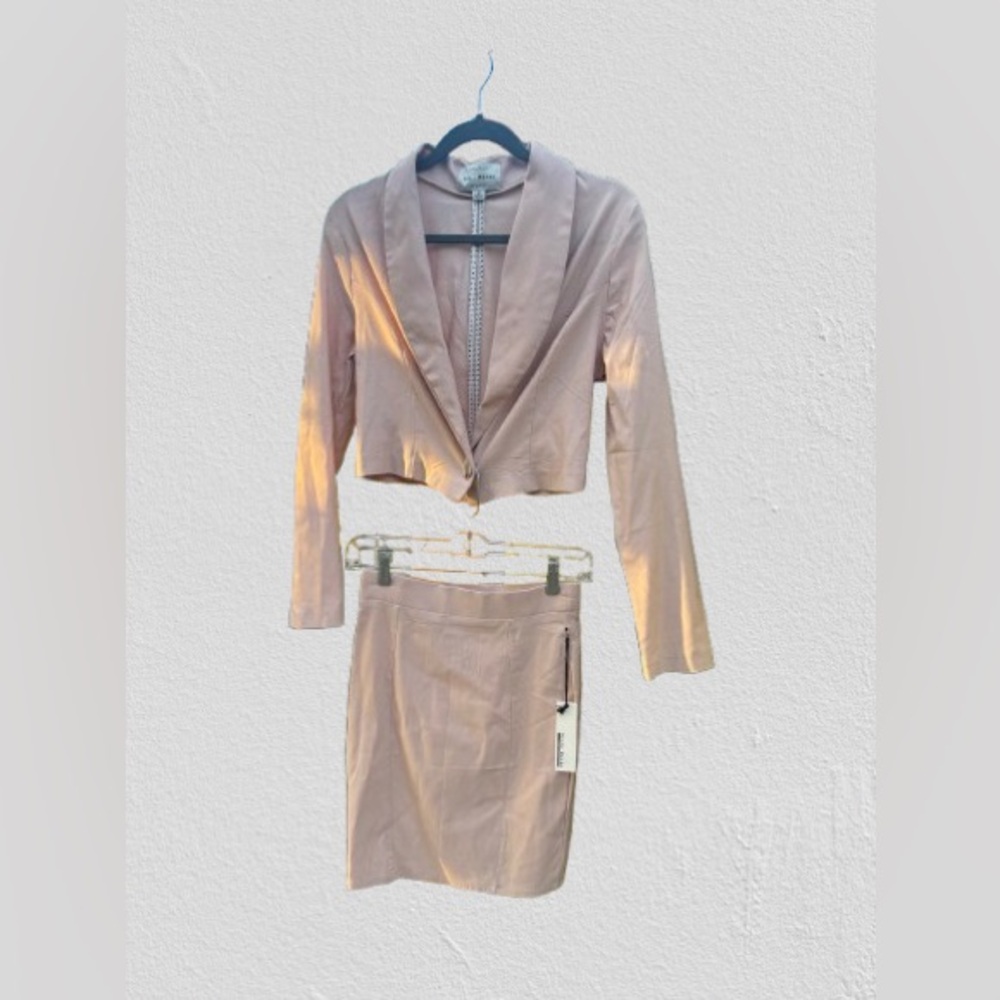 HAUTE MONDE Elegant Women's Tan Skirt Set size M